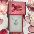 Cargar la imagen en la vista de la galería, Colgante de Corazón de Larimar en Plata 925 – Tamaño Mediano, Edición San Valentín.
