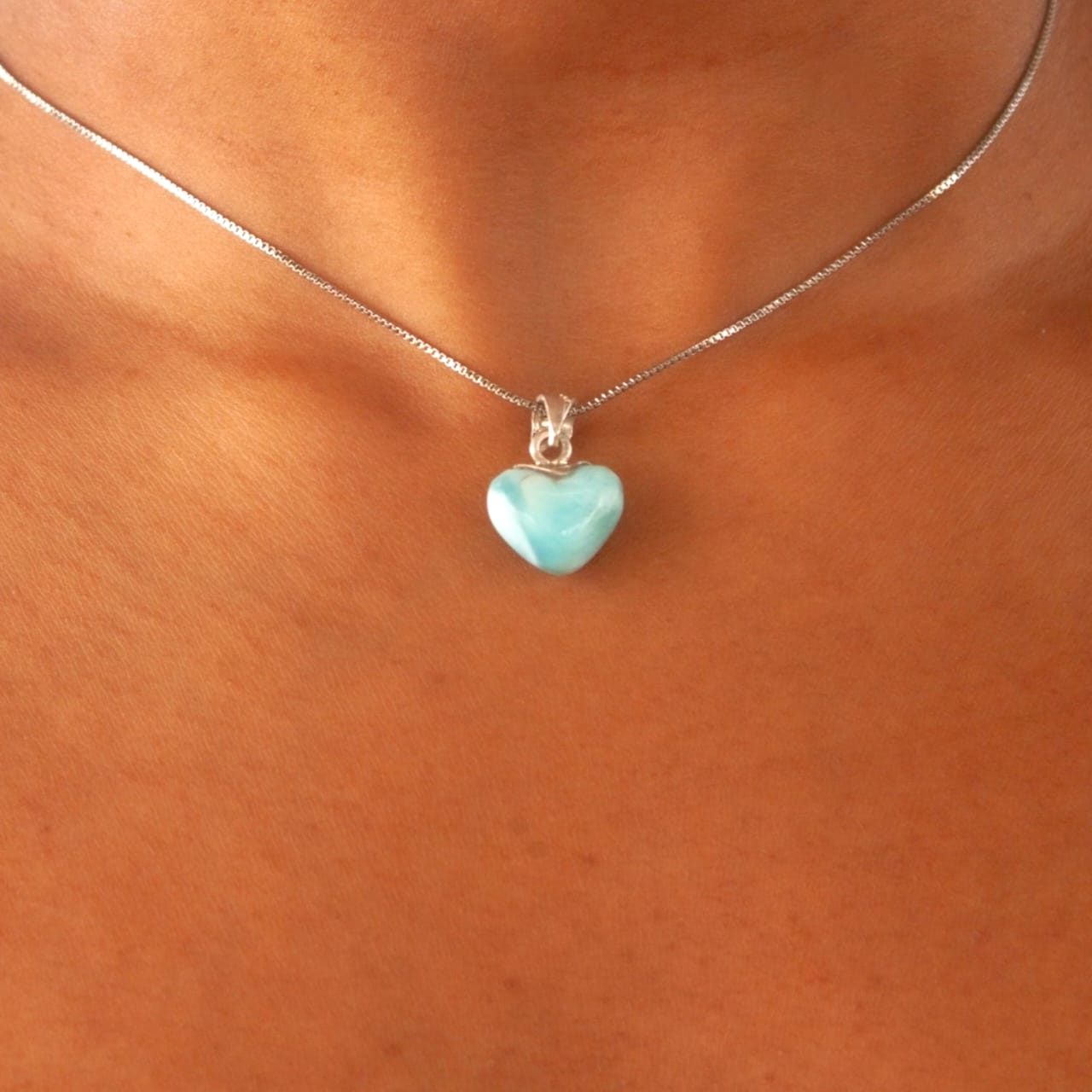 Colgante de Corazón de Larimar en Plata 925 – Tamaño Mediano, Edición San Valentín.