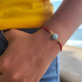 Cargar la imagen en la vista de la galería, Pulsera Roja de Larimar con Cordón Ajustable en Oro Laminado  Edición San Valentín
