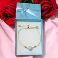 Cargar la imagen en la vista de la galería, Pulsera Blanca de Larimar con Cordón Ajustable en Oro Laminado  Edición San Valentín
