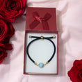 Cargar la imagen en la vista de la galería, Pulsera Negra de Larimar con Cordón Ajustable en Oro Laminado  Edición San Valentín
